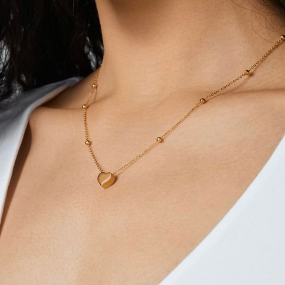 Halara NWT Heart Shaped Necklace Gold Stainless Steel